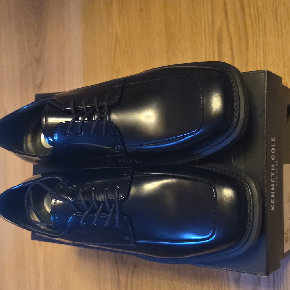 Kenneth Cole MERGE Black Oxfords
